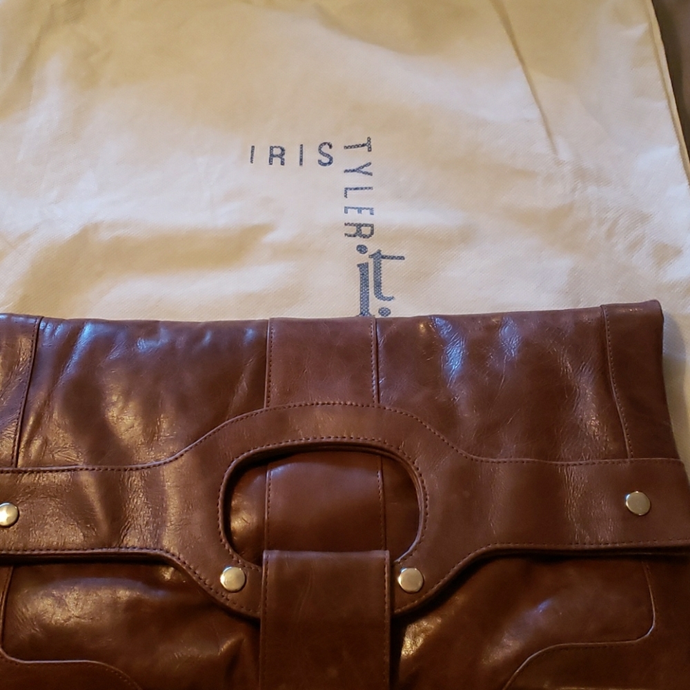 Iris Tyler convertible clutch